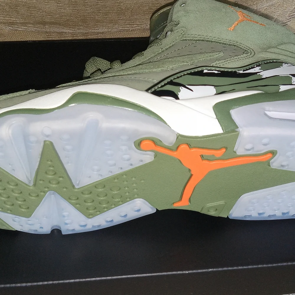 Jordan Men's Green Sneakers - Picture 5 of 8